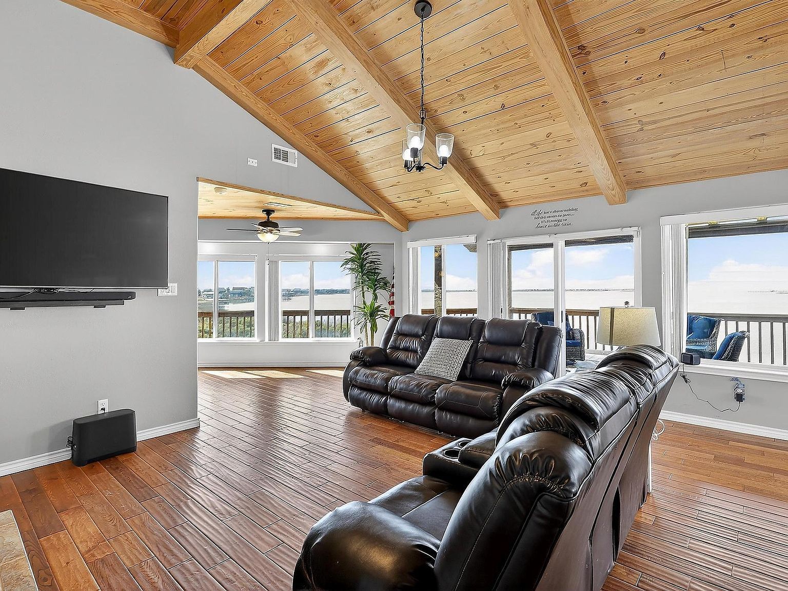 1124 Faggards Rd Gilchrist, TX 77650 - Thumbnail 5