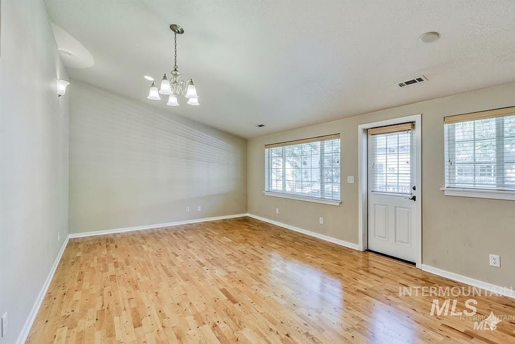 225 W Village Ln Boise, ID 83702 - Thumbnail 5