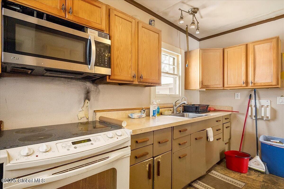 31 Kellogg Rd Stillwater, NY 12170 - Thumbnail 5