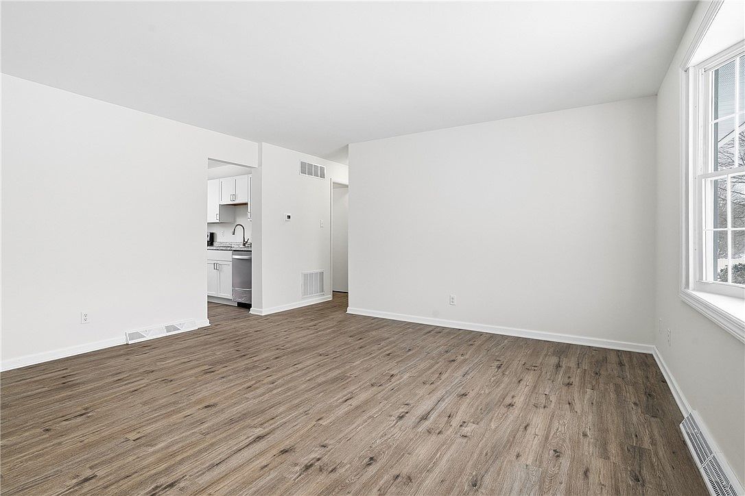 106 Crevar Dr Butler, PA 16001 - Thumbnail 5