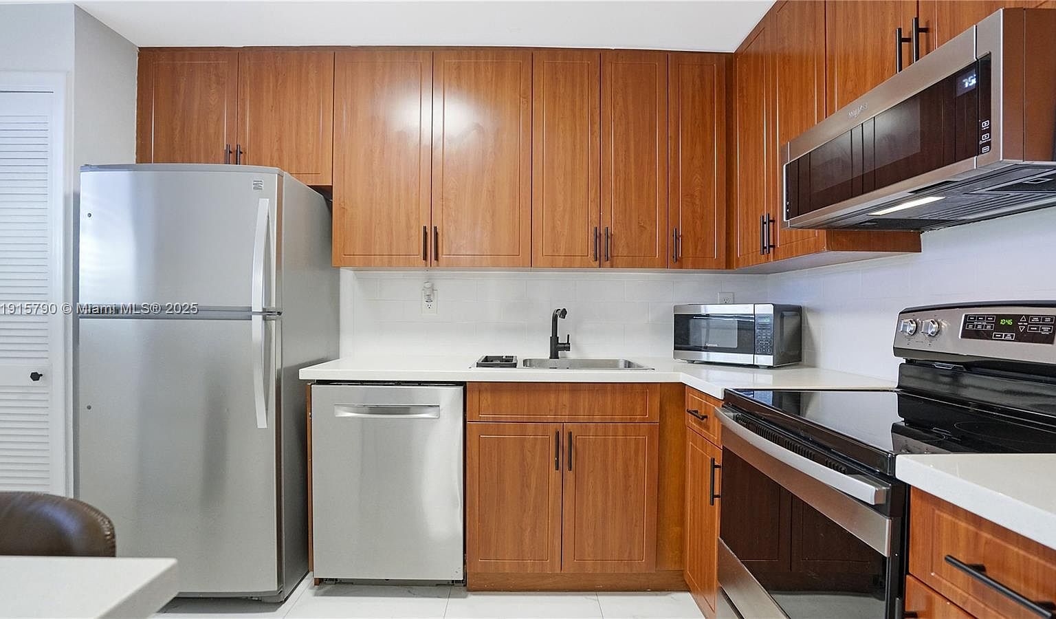 8255 Abbott Ave APT 403 Miami Beach, FL 33141 - Thumbnail 5