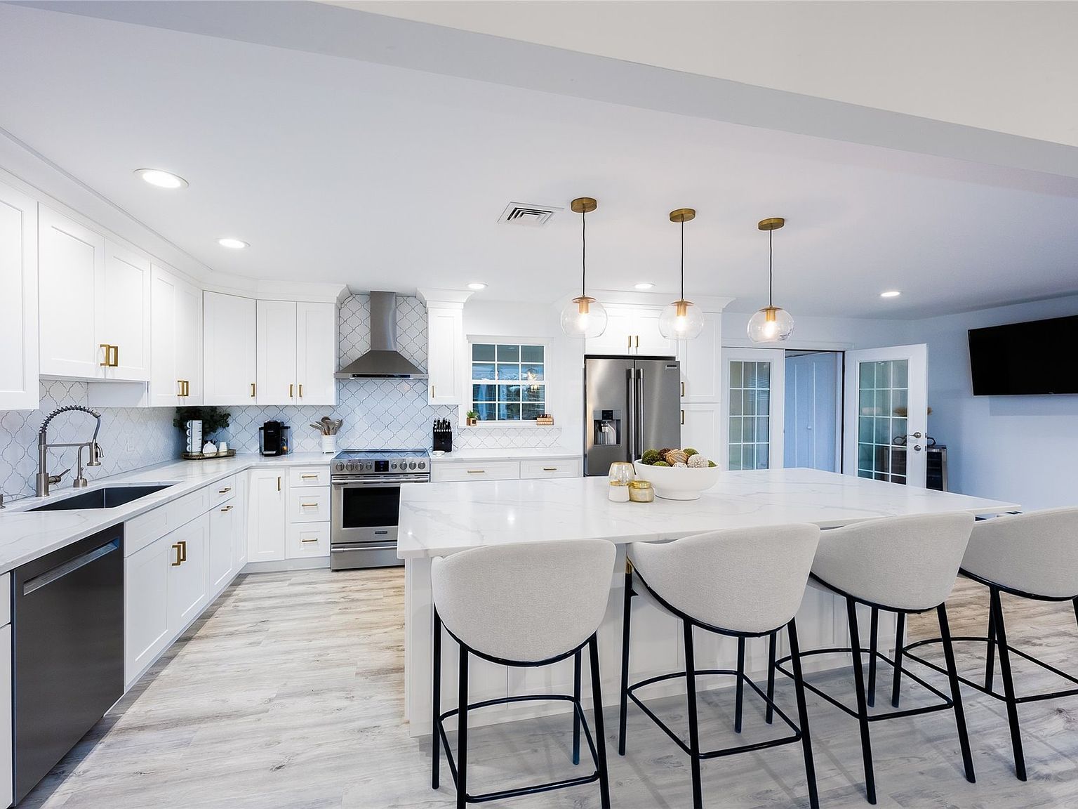 334 Bread And Cheese Hollow Rd Northport, NY 11768 - Thumbnail 5