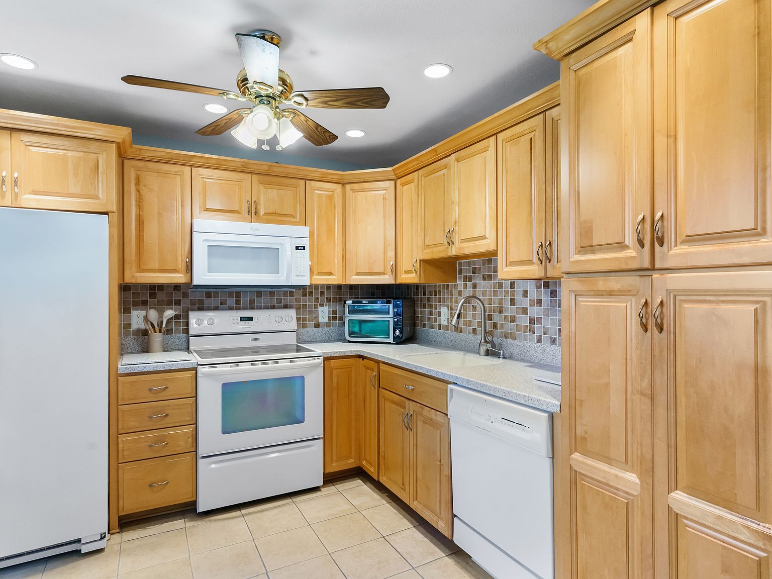 248 Centerbrook Rd Hamden, CT 06518 - Thumbnail 5