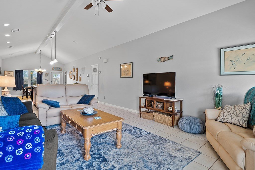 606 E Hackberry St Rockport, TX 78382 - Thumbnail 5