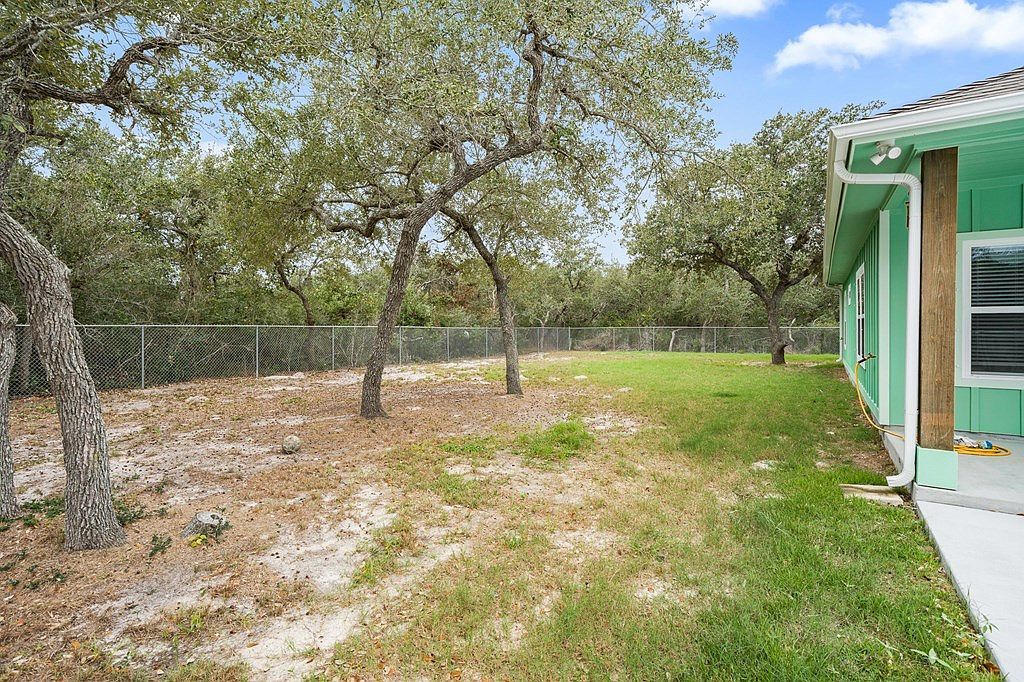 2409 Patton St Rockport, TX 78382 - Thumbnail 5