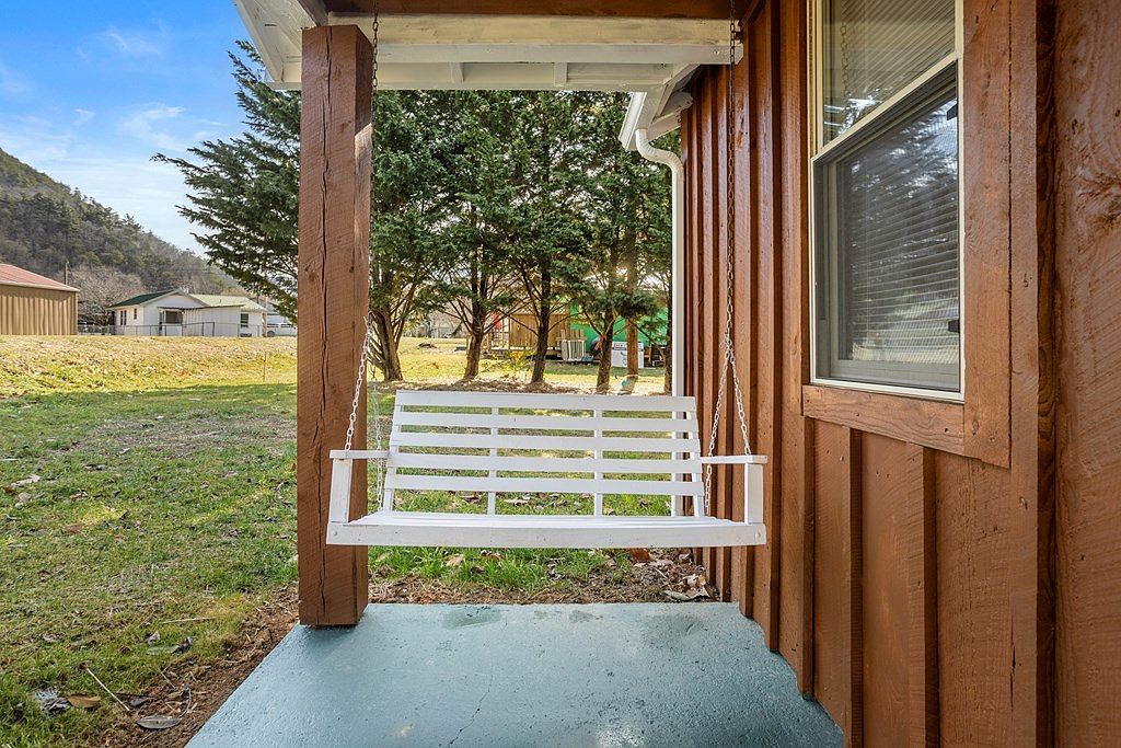 338 Whistlestop Rd Damascus, VA 24236 - Thumbnail 5