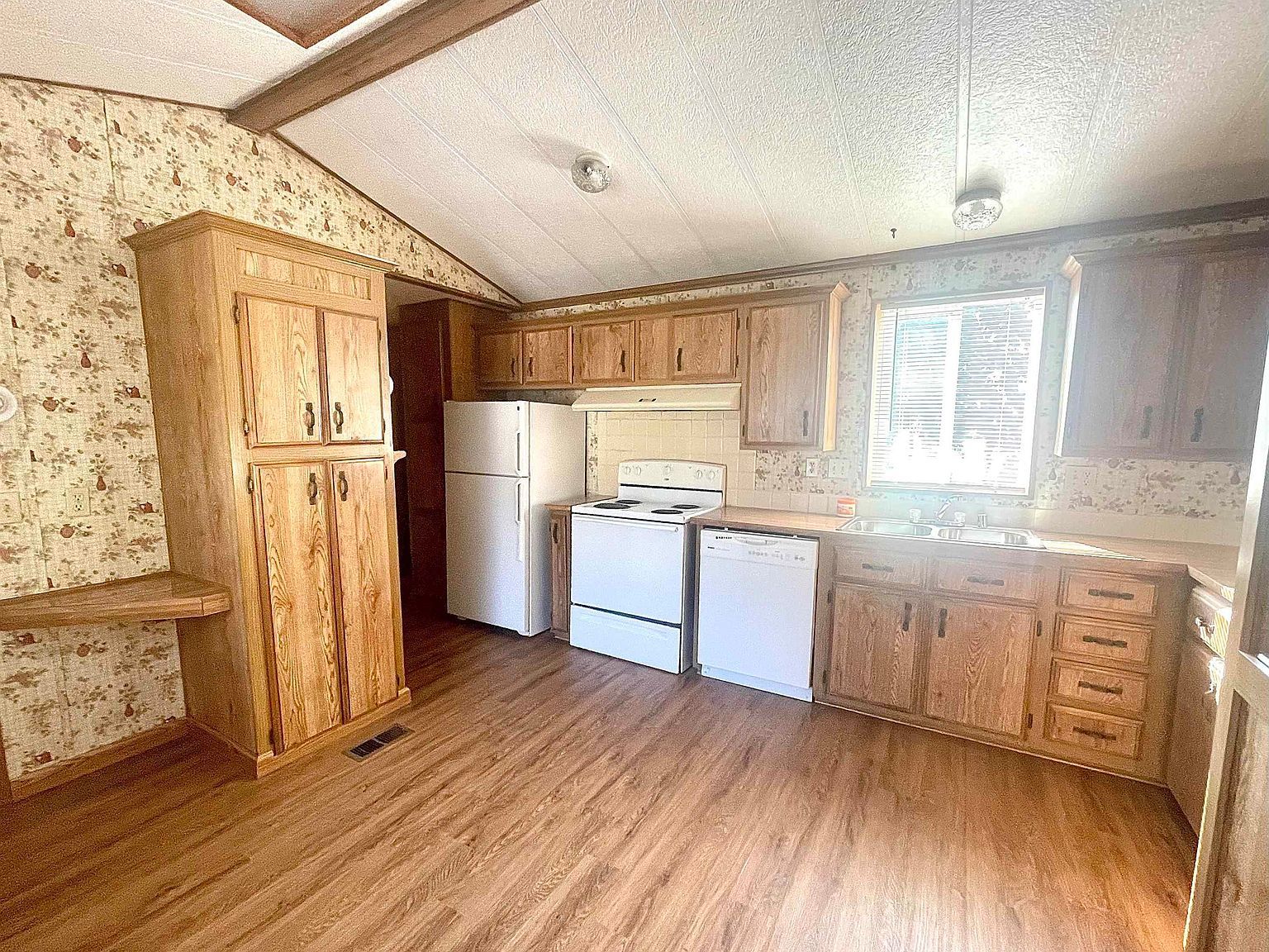 407 N Main St Springdale, WA 99173 - Thumbnail 5