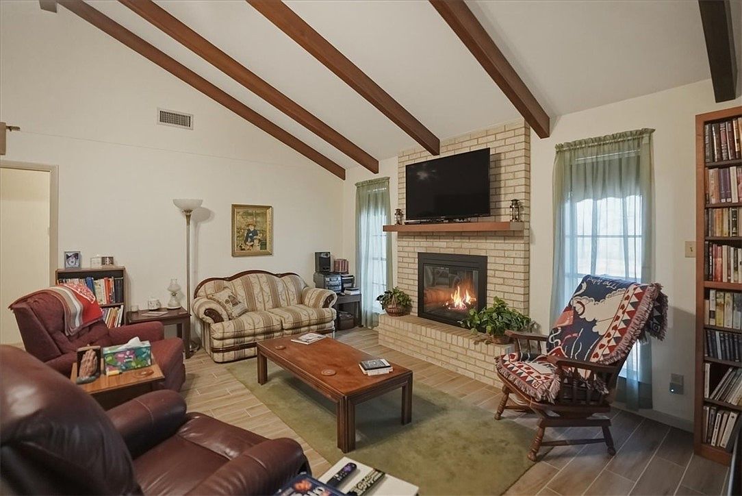 1309 Burleson St George West, TX 78022 - Thumbnail 5