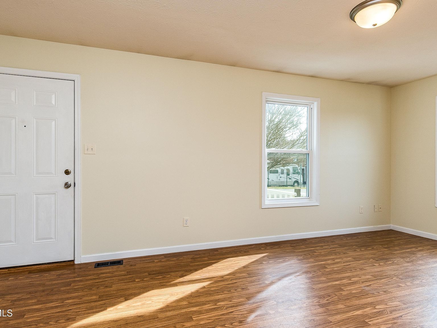 107 S 2nd St Watauga, TN 37694 - Thumbnail 5