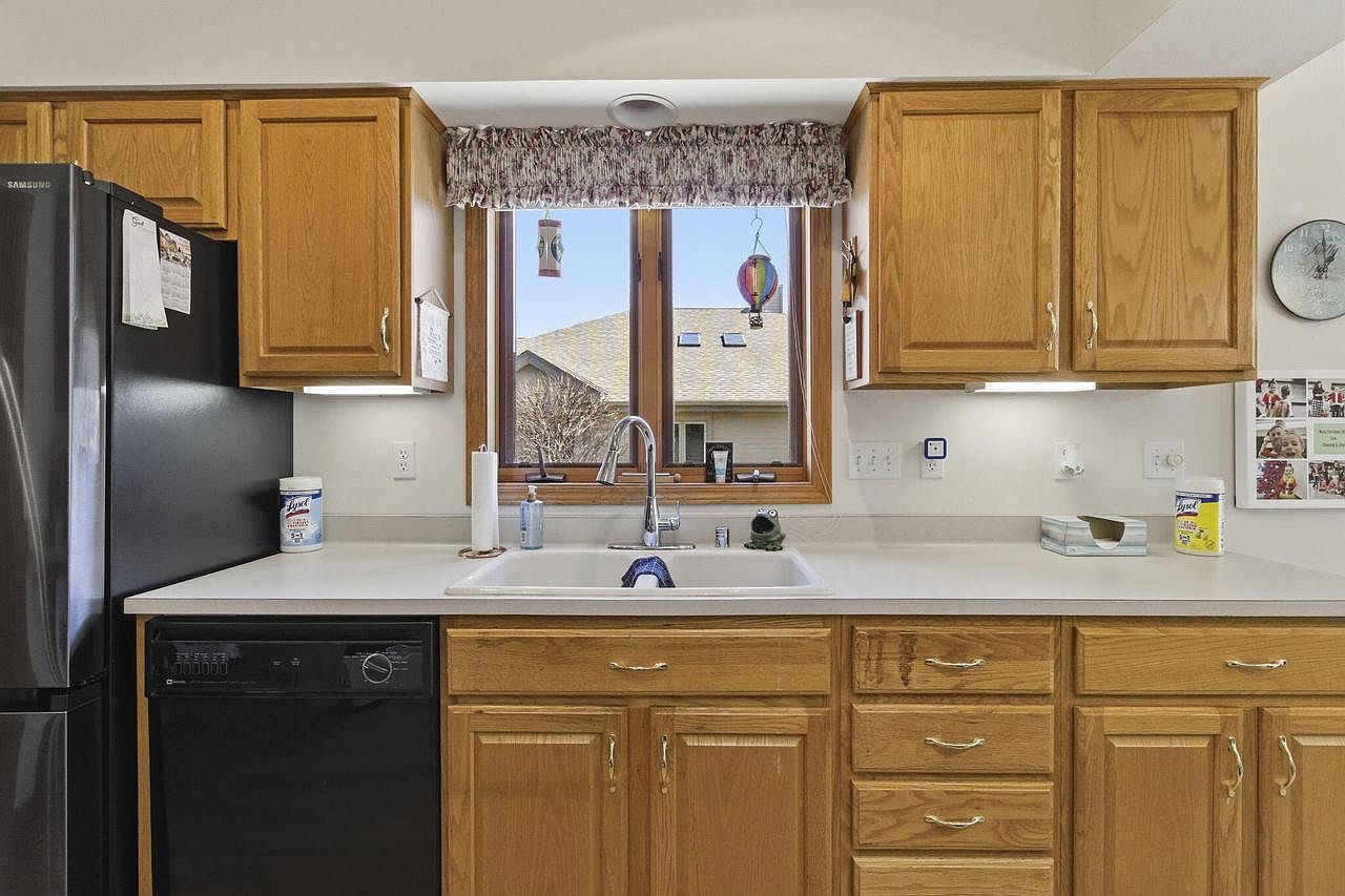 N80W17455 Robin Cir Menomonee Falls, WI 53051 - Thumbnail 5