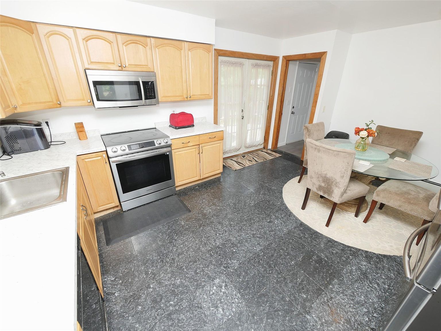 34 Wards Ln Bellport, NY 11713 - Thumbnail 5