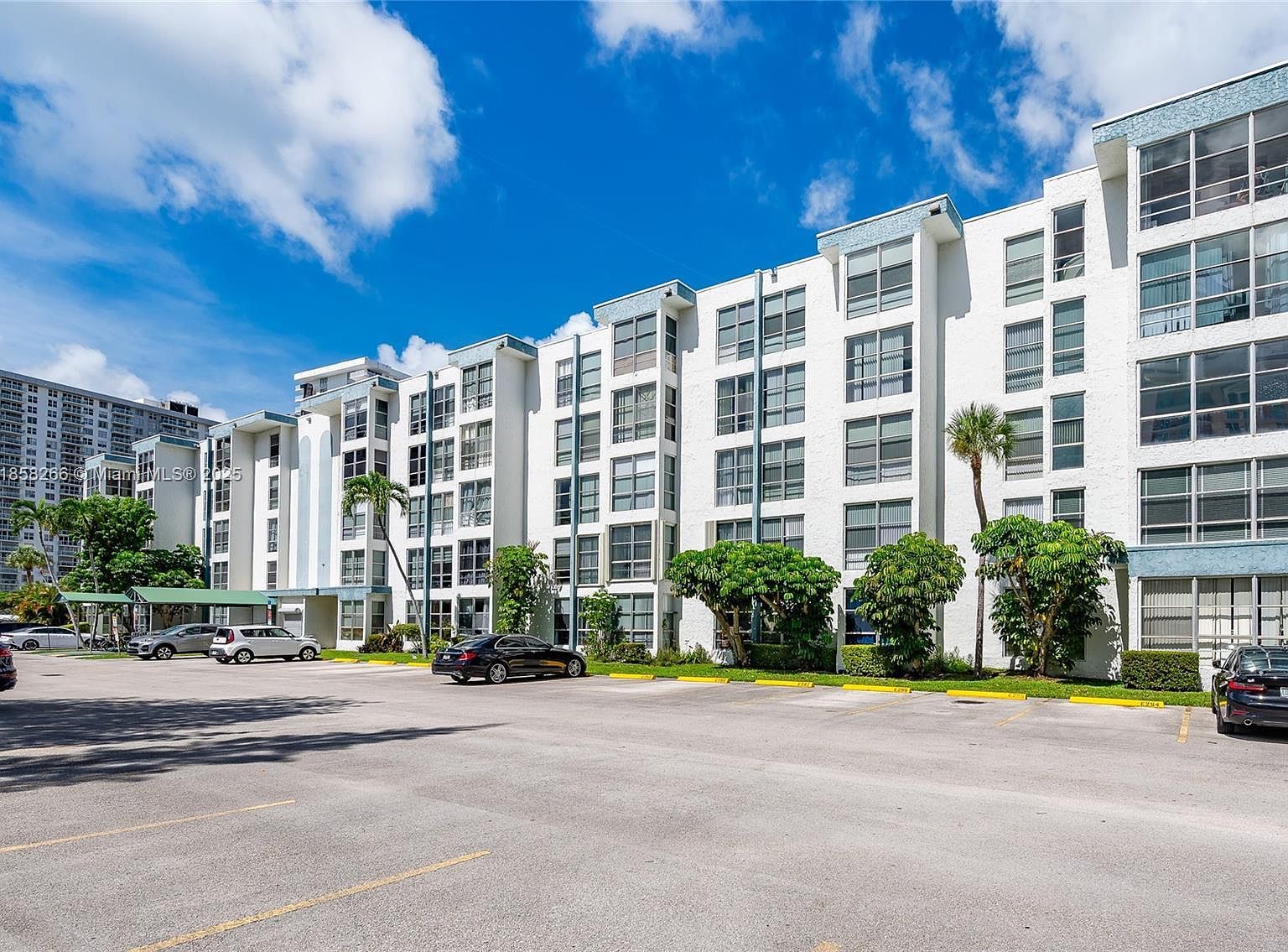 17570 Atlantic Blvd APT 318 Sunny Isles Beach, FL 33160 - Thumbnail 5