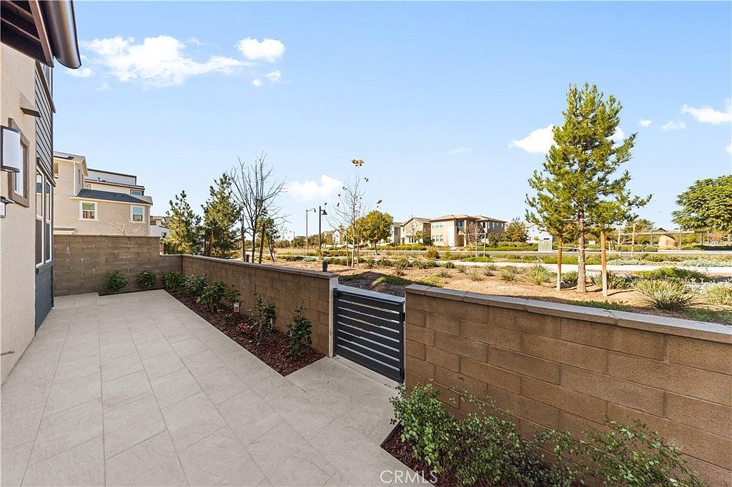 410 Lobata Irvine, CA 92618 - Thumbnail 5