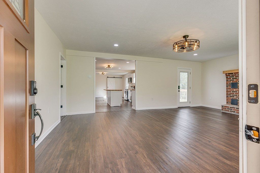 4470 Mountain Rd Cedar Bluff, VA 24609 - Thumbnail 5