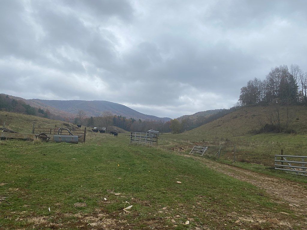 214 Comers Creek Rd Sugar Grove, VA 24375 - Thumbnail 5