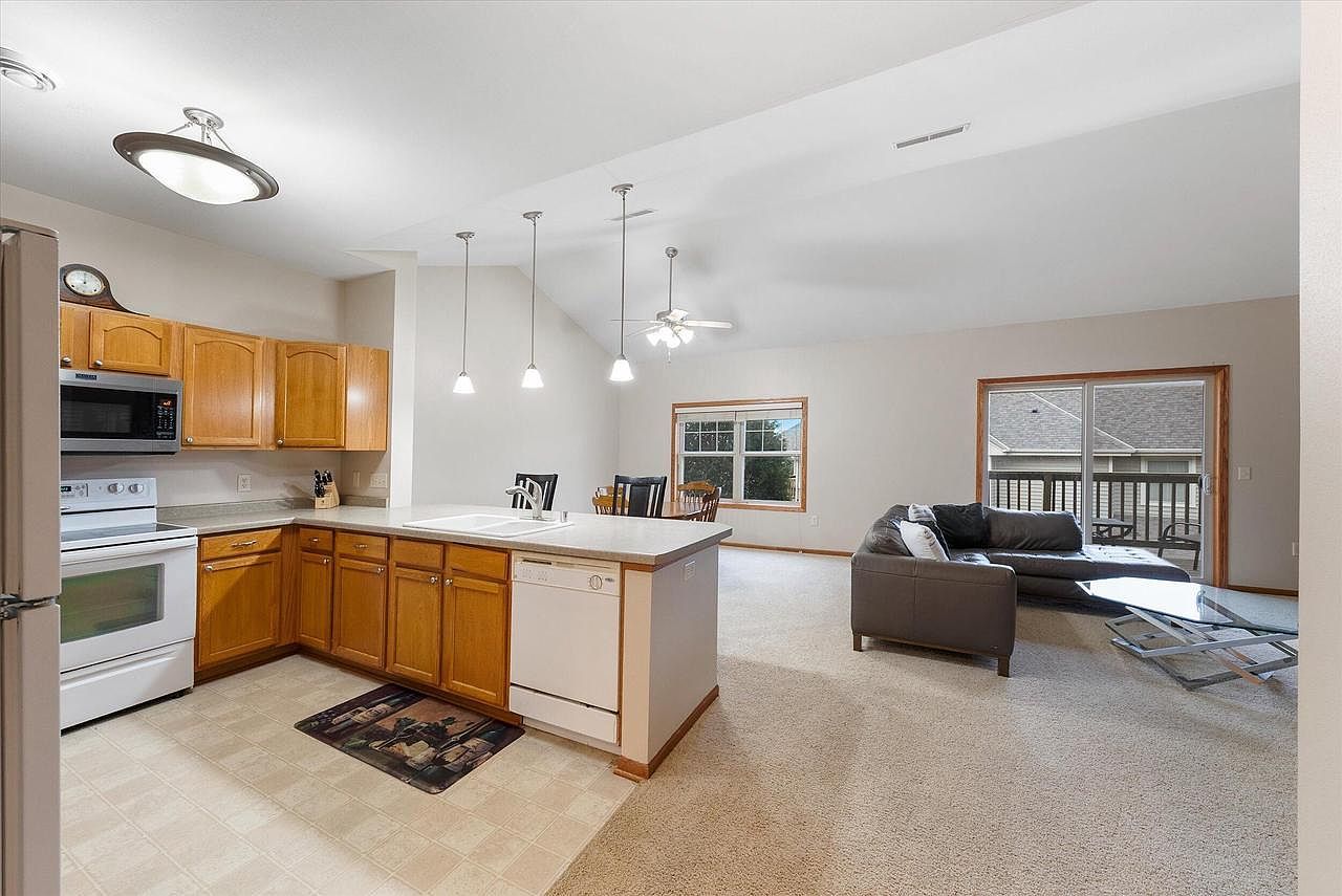 1655 New Port Vista Dr Grafton, WI 53024 - Thumbnail 5