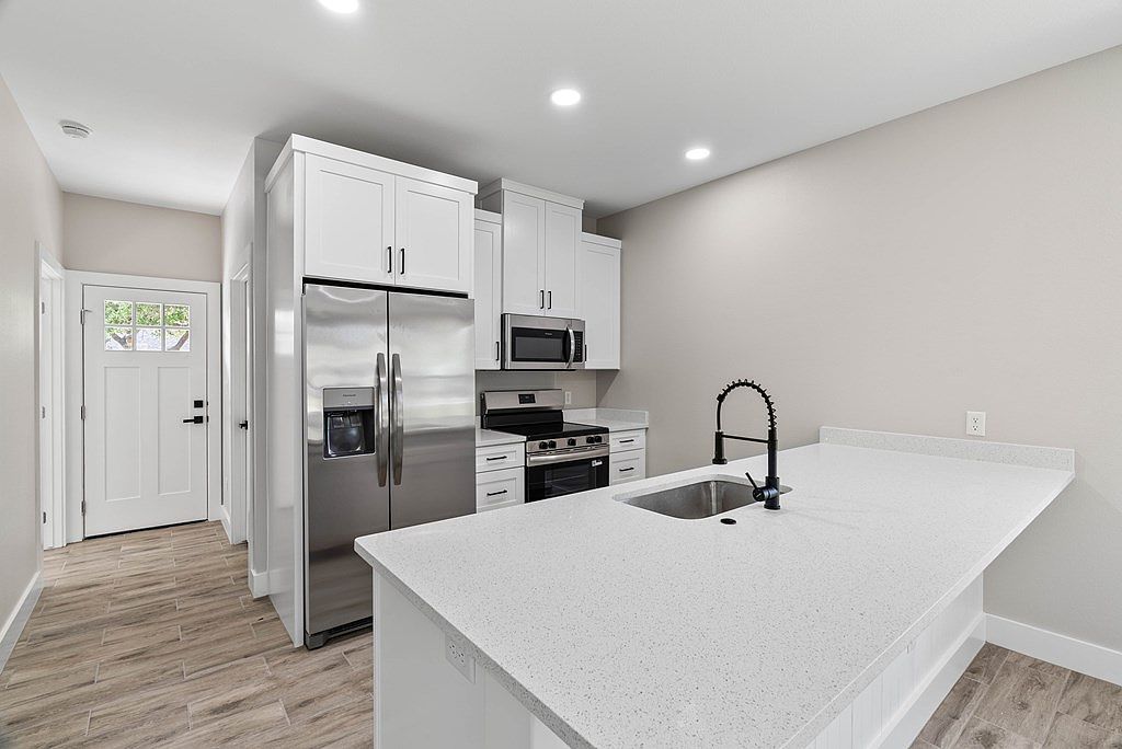 1109 N Ann St Rockport, TX 78382 - Thumbnail 5