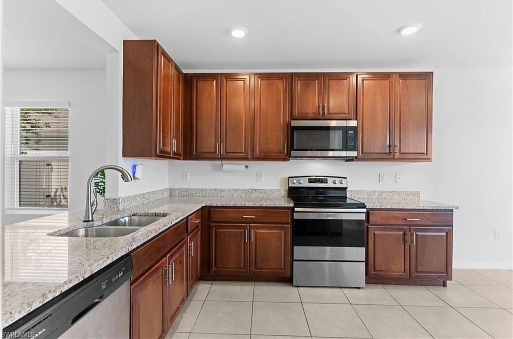 722 Hadley Pl W Naples, FL 34104 - Thumbnail 5