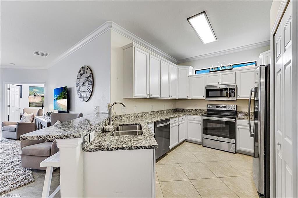 1427 Oceania DR S Naples, FL 34113 - Thumbnail 5