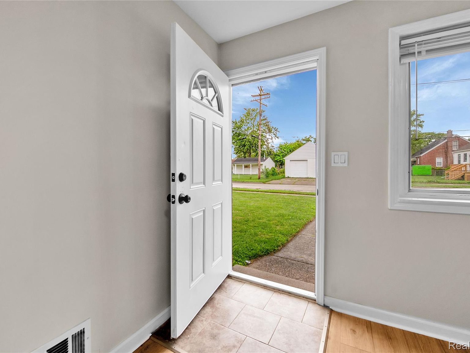 21732 Wellington Ave Warren, MI 48089 - Thumbnail 5