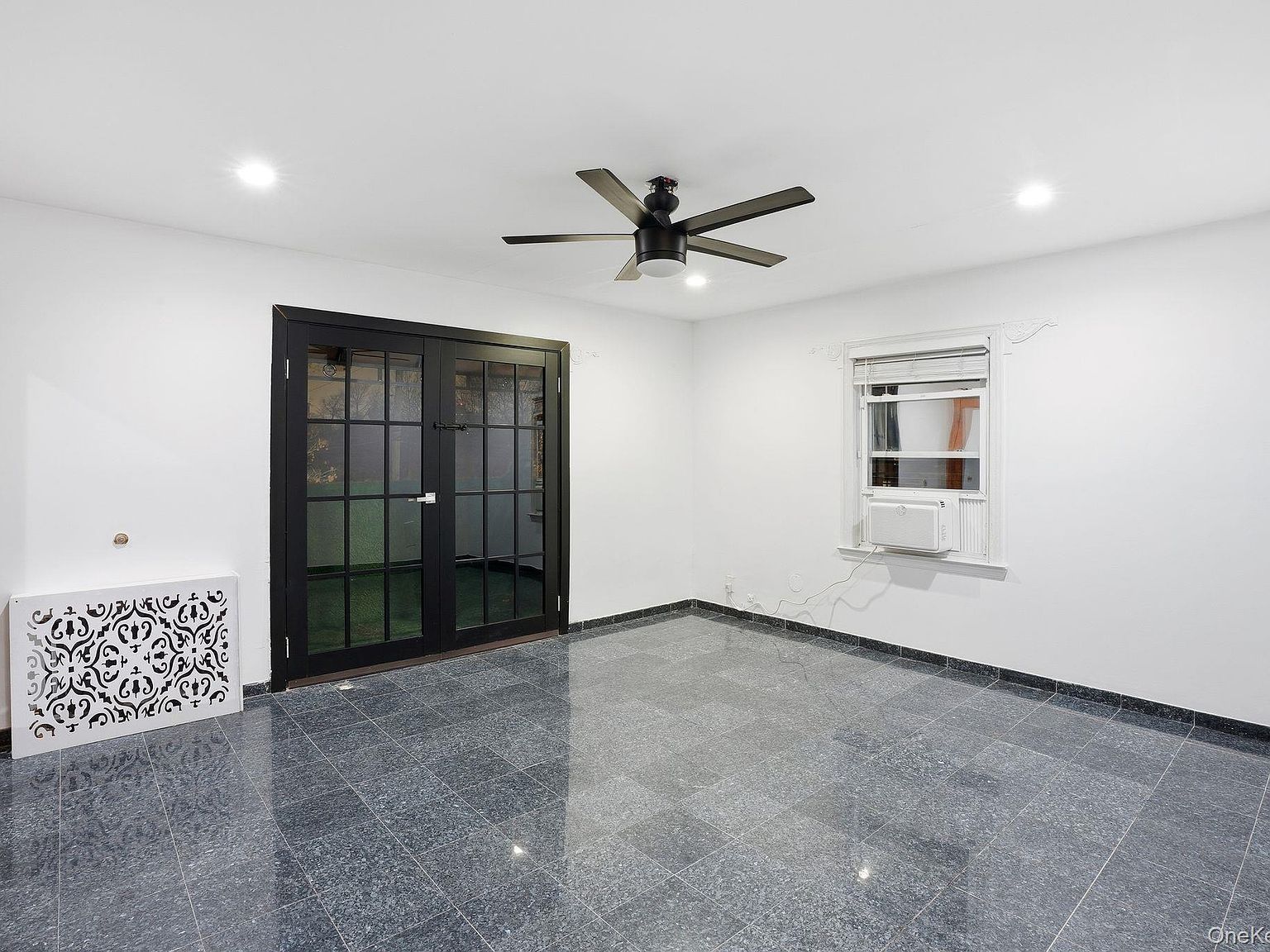 8201 251st St Jamaica, NY 11426 - Thumbnail 5