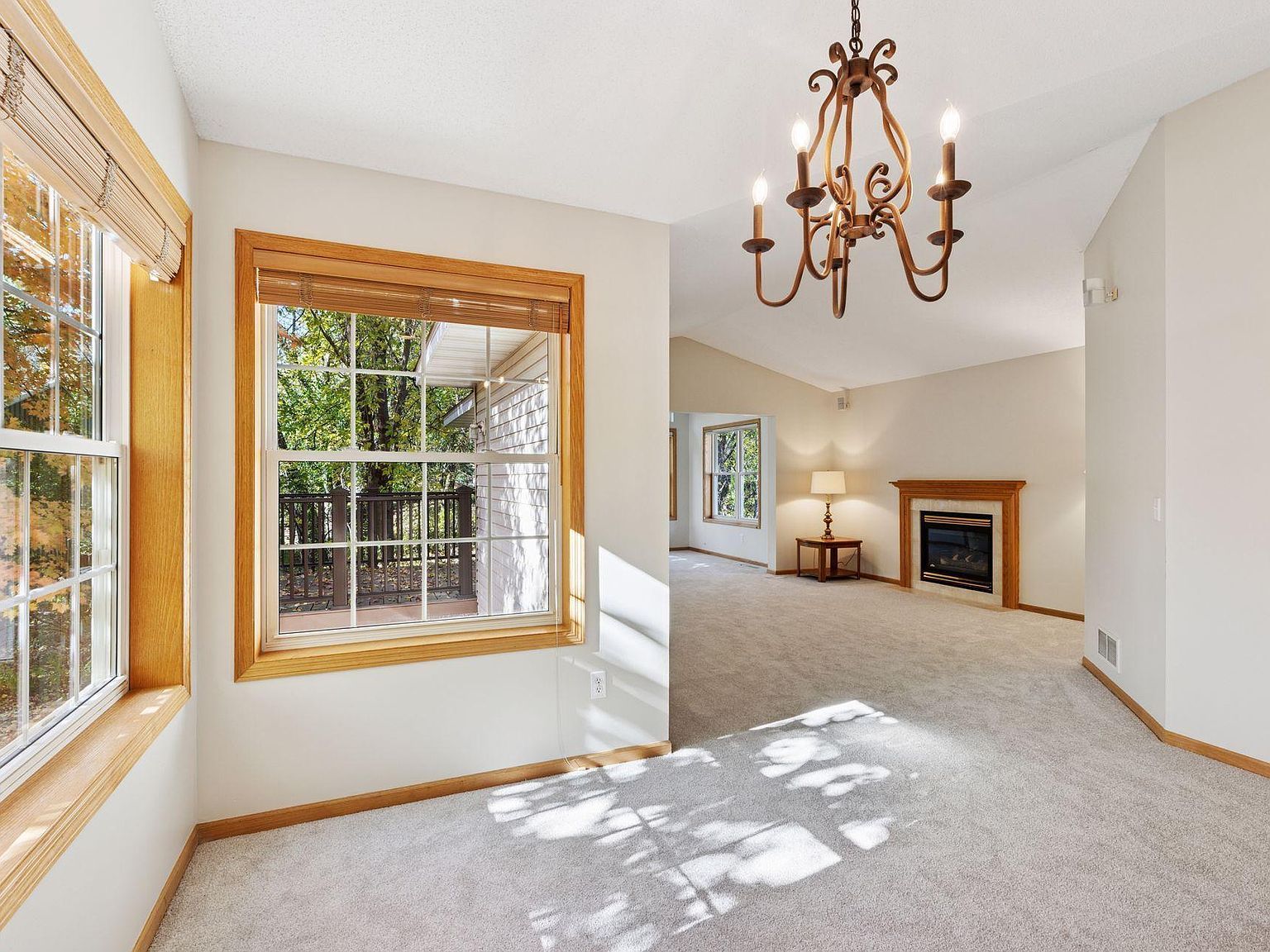 2137 Albemarle Ct N Saint Paul, MN 55113 - Thumbnail 5