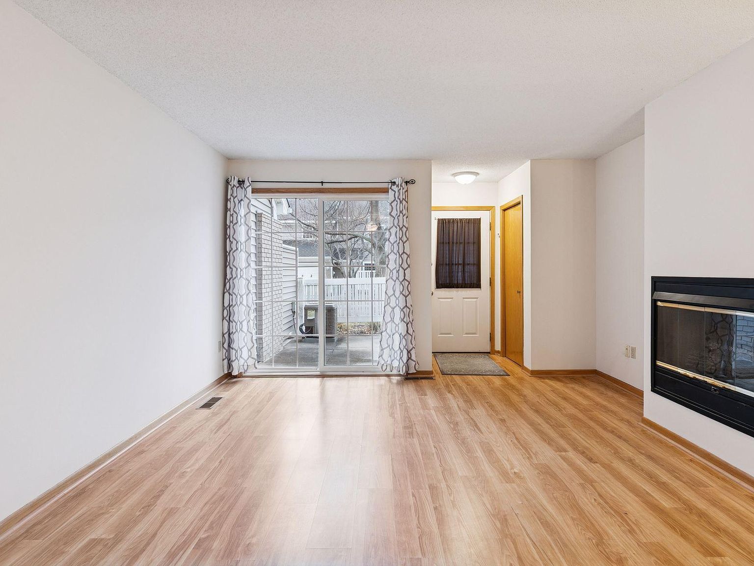 8404 Copperfield Way #101 Inver Grove Heights, MN 55076 - Thumbnail 5