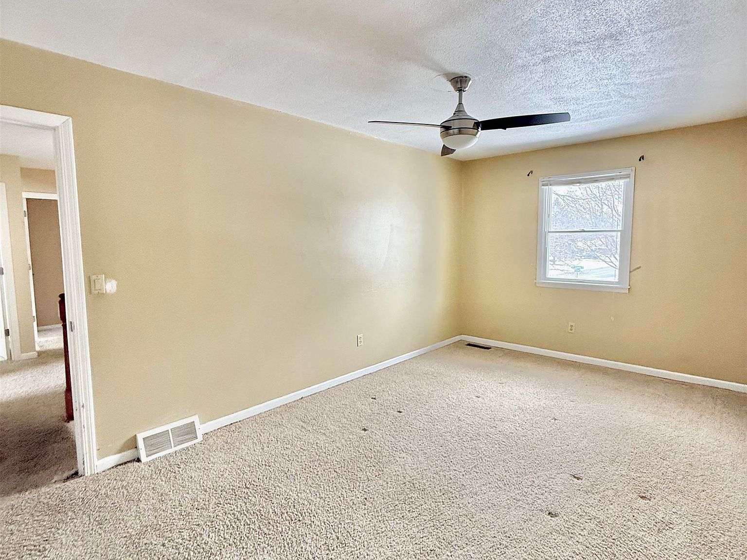 1963 W Losey St Galesburg, IL 61401 - Thumbnail 5