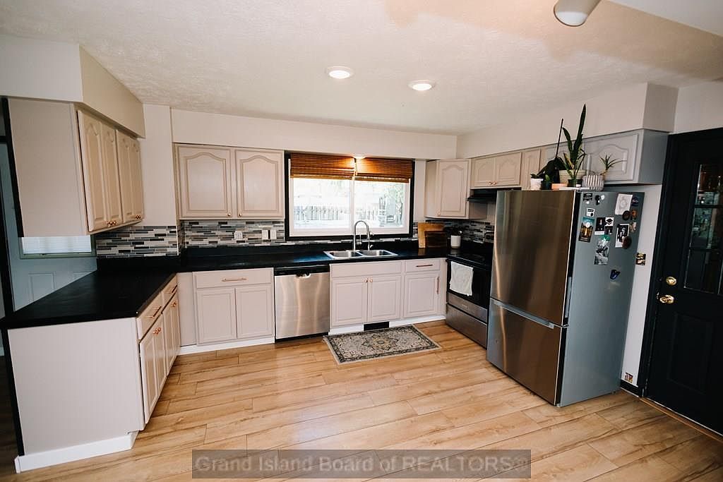 215 S 18th St Aurora, NE 68818 - Thumbnail 5