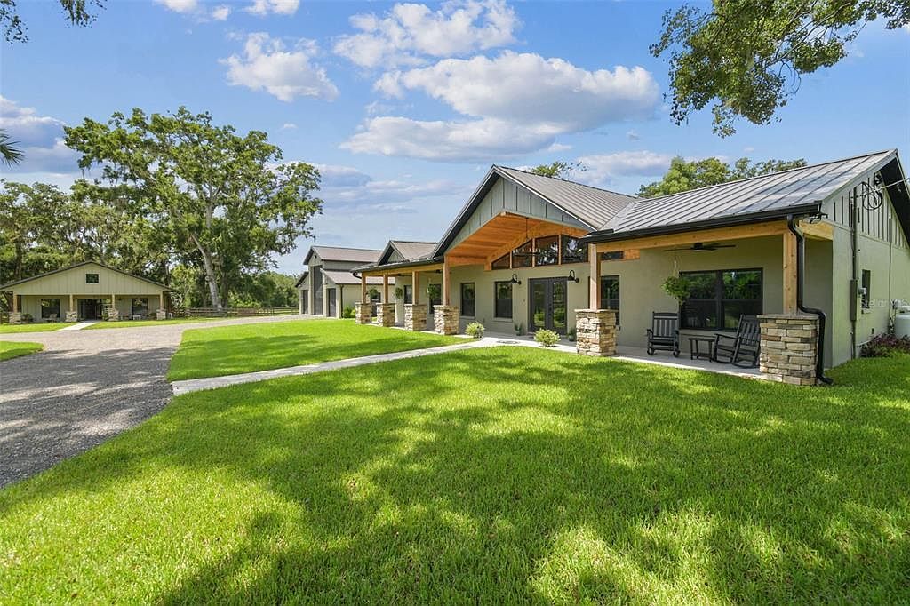 1517 Uncle Buds Ln Lithia, FL 33547 - Thumbnail 5