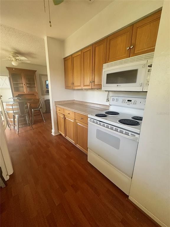 3673 Searobin Dr SE Saint Petersburg, FL 33705 - Thumbnail 5