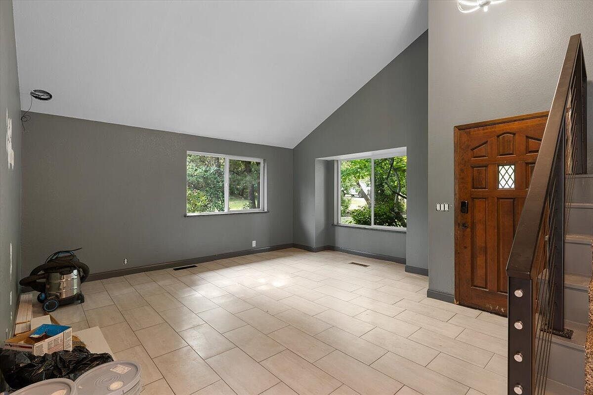 4627 E Evans Creek Rd, Rogue River, OR, 97537 - Thumbnail 5