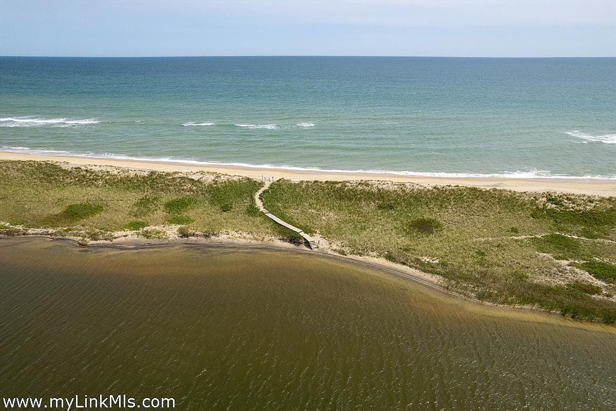 8 Snail Rd Chilmark, MA 02535  | Single Family