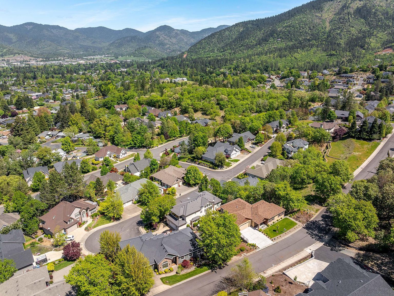 2229 SE Linden Ln Grants Pass, OR 97527  | Single Family