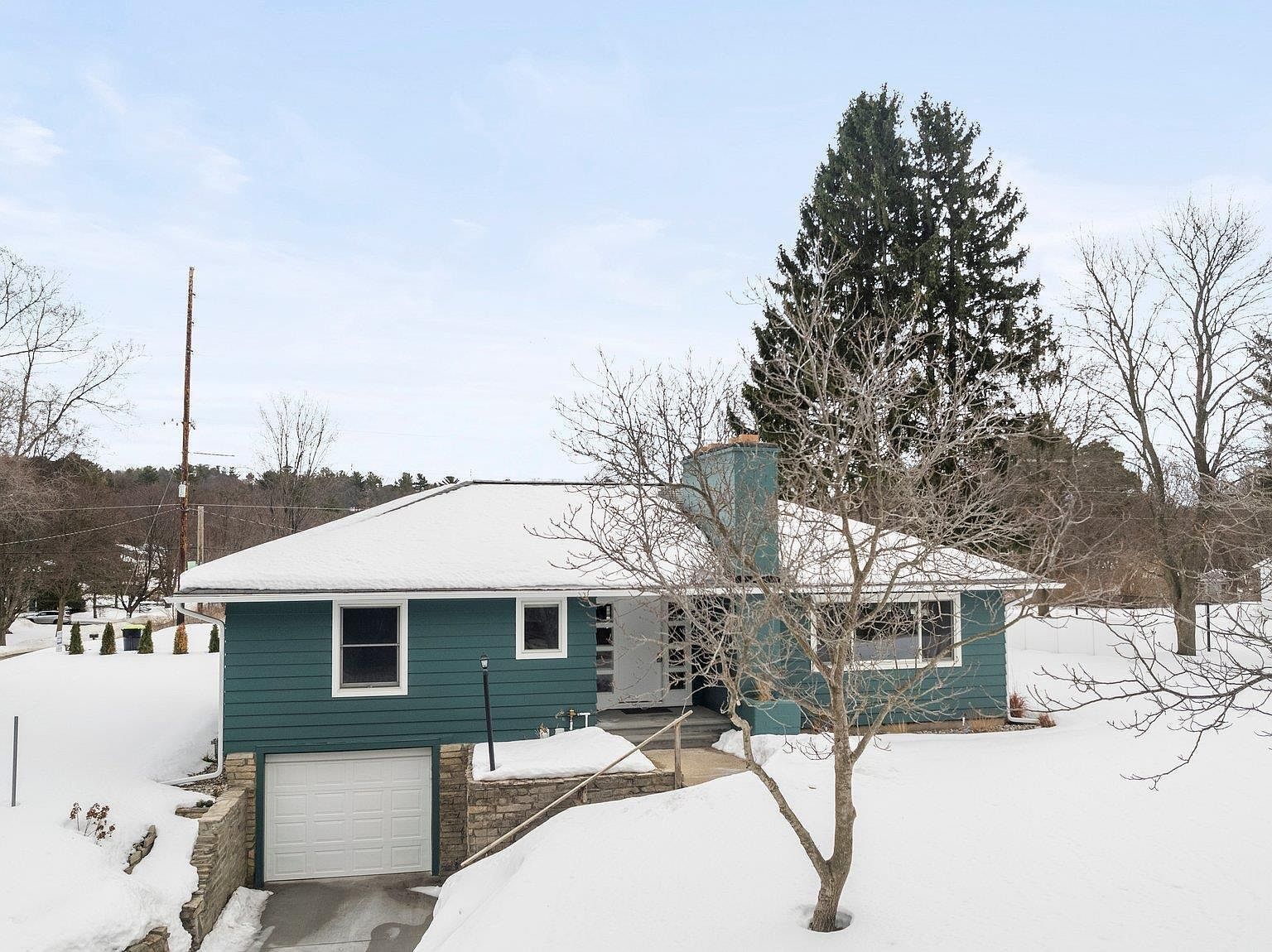 1330 N Orchard Dr Traverse City, MI 49686  | Single Family