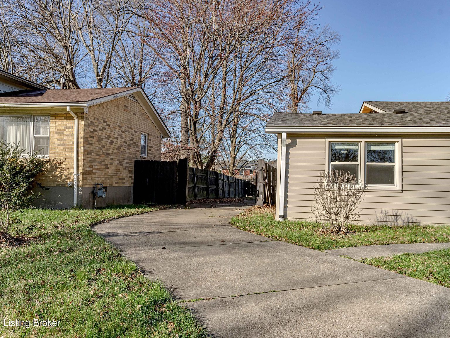 5902 Robinhood Ln Louisville, KY 40219  | Single Family