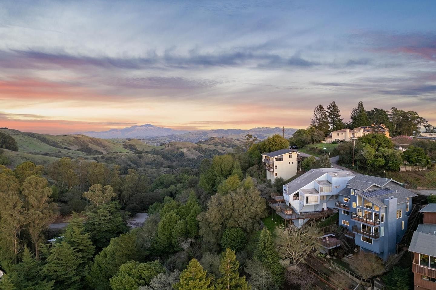 58 Villanova Dr Oakland, CA 94611  | Single Family