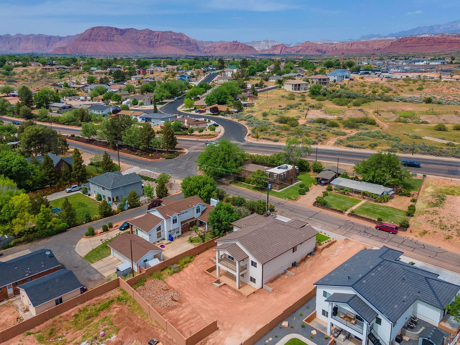 2451 Arrowhead Trl Santa Clara, UT 84765  | Single Family