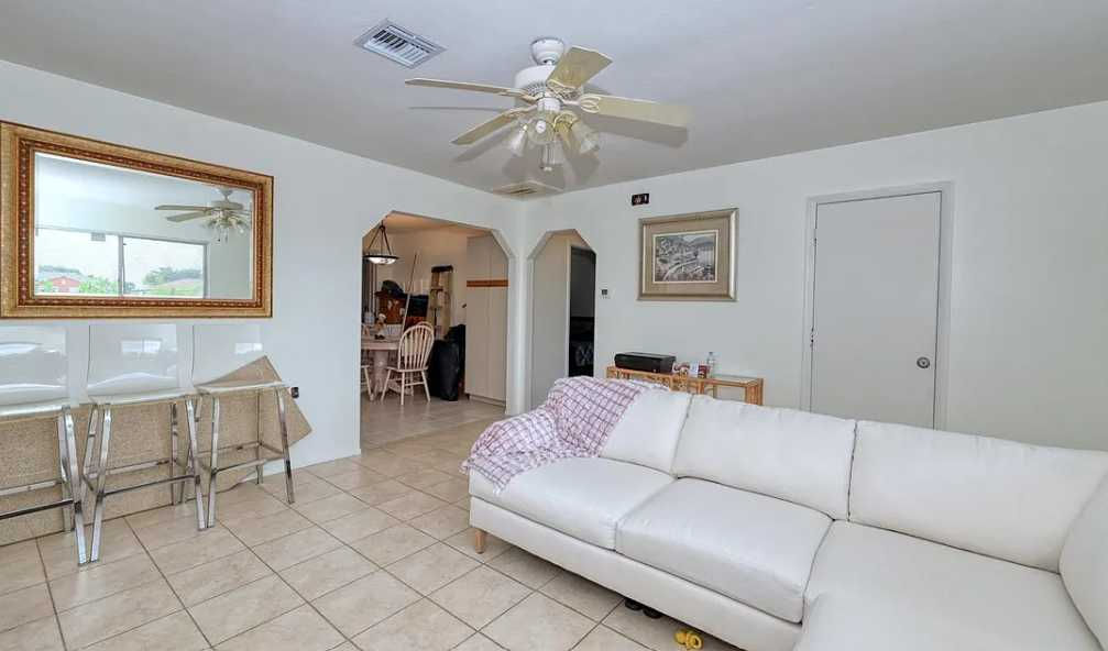 712 SE 8th St apt a, Cape Coral, Florida, USA - Thumbnail 4