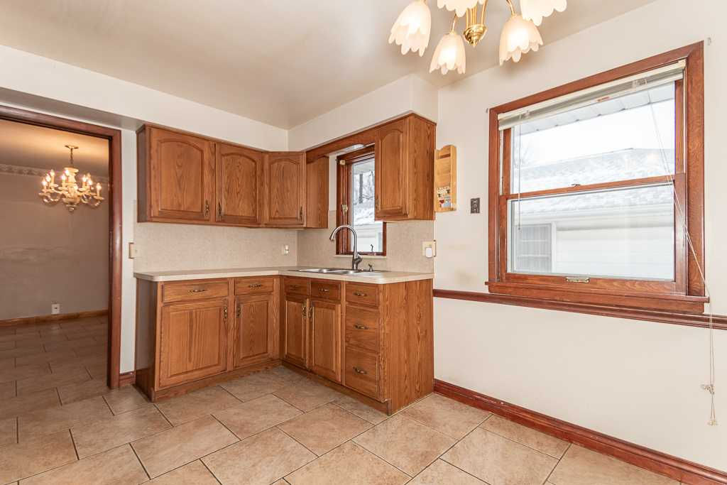 6783 Larchmont Drive, Mayfield Heights, OH, USA, 44124 - Thumbnail 3