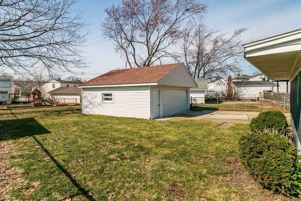 570 Crescent Drive, Willowick, OH, USA, 44095  | Single Family