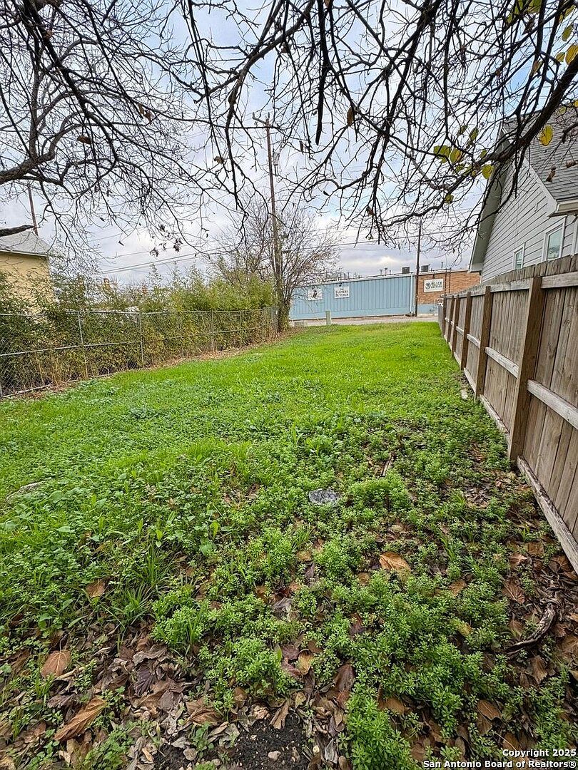 423 N Hackberry St San Antonio, TX 78202  | Land/Lot