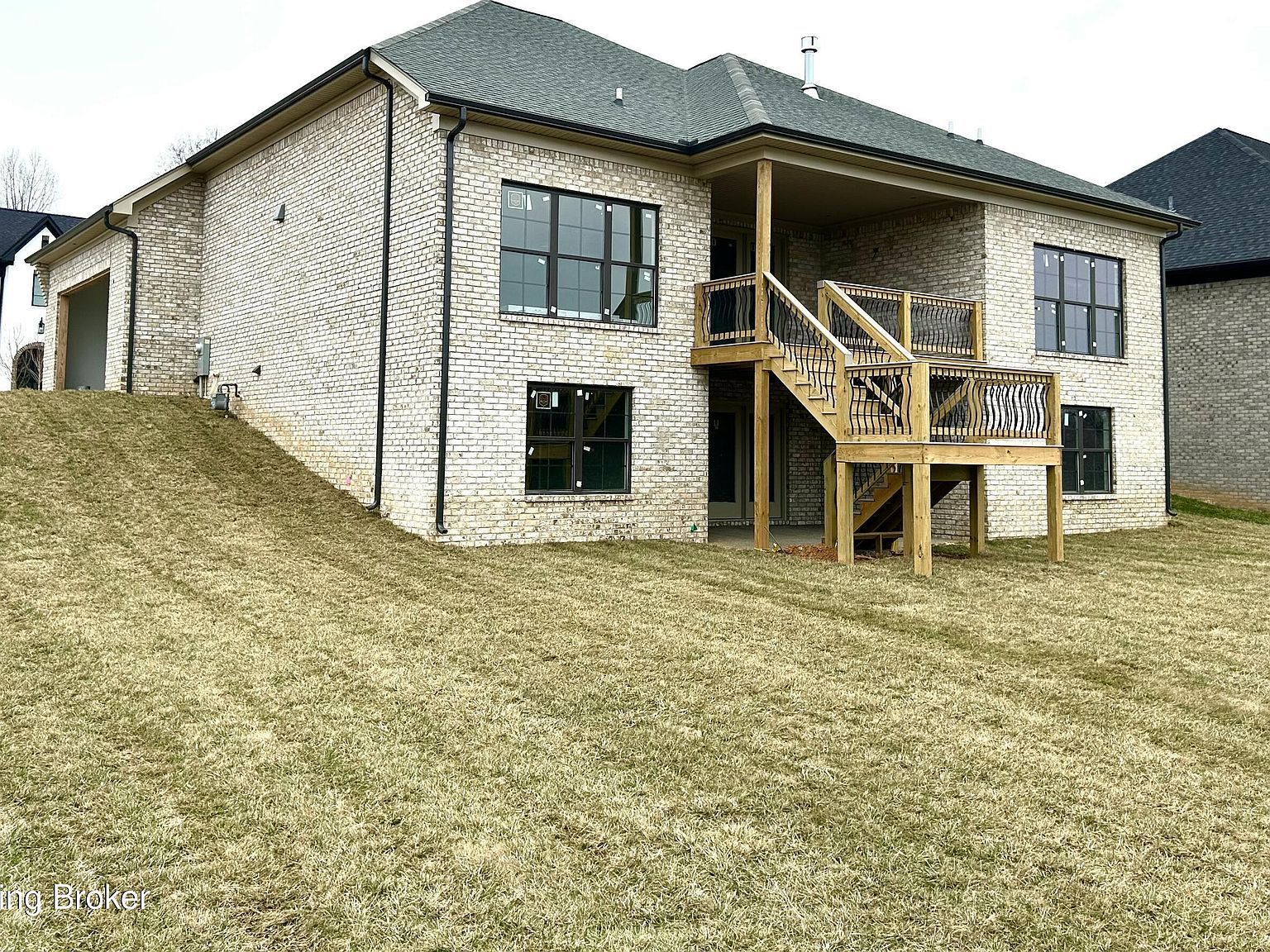 39 Thomas Farm Dr Louisville, KY 40299  | Single Family