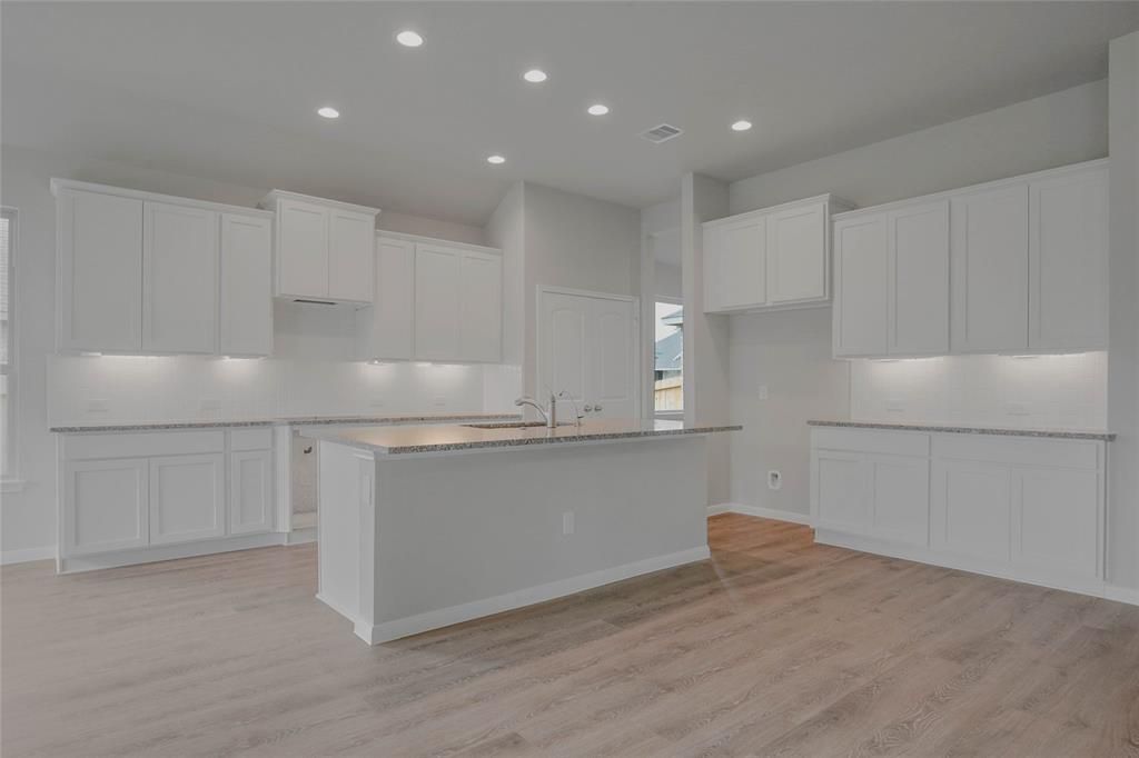 14209 Castolon Court, Conroe, TX, USA, 77384 - Thumbnail 5