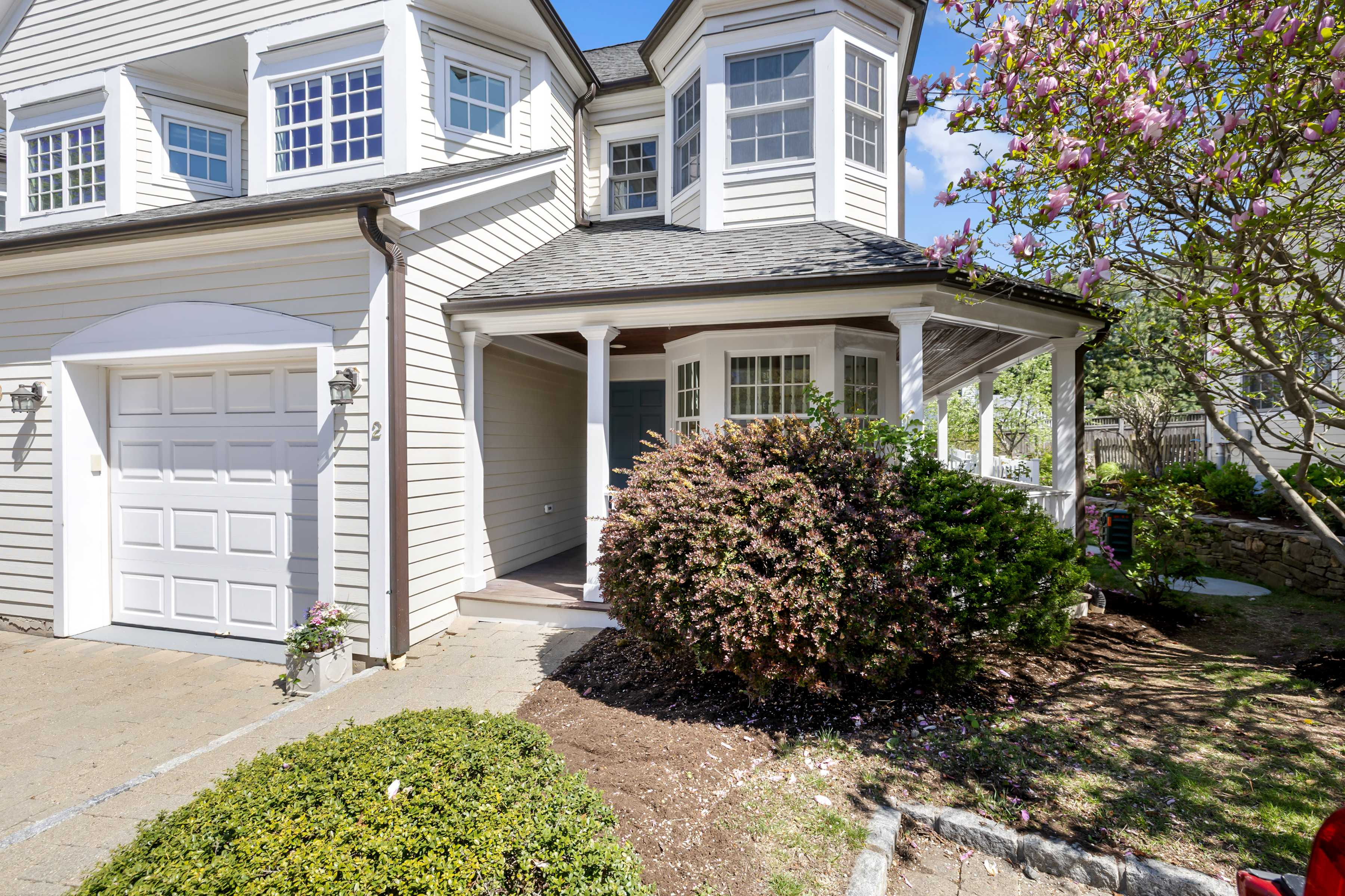 147 Holly Hill Lane unit 2, Greenwich, CT, USA, 6830 - Thumbnail 2