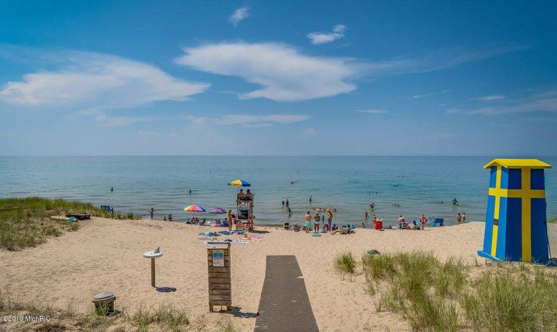 36 6th Street, Sawyer, MI, USA, 49125  | Single Family