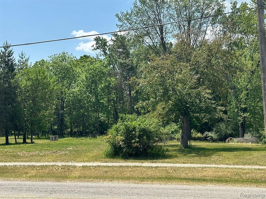 2043 S Long Lake Rd Fenton, MI 48430  | Land/Lot