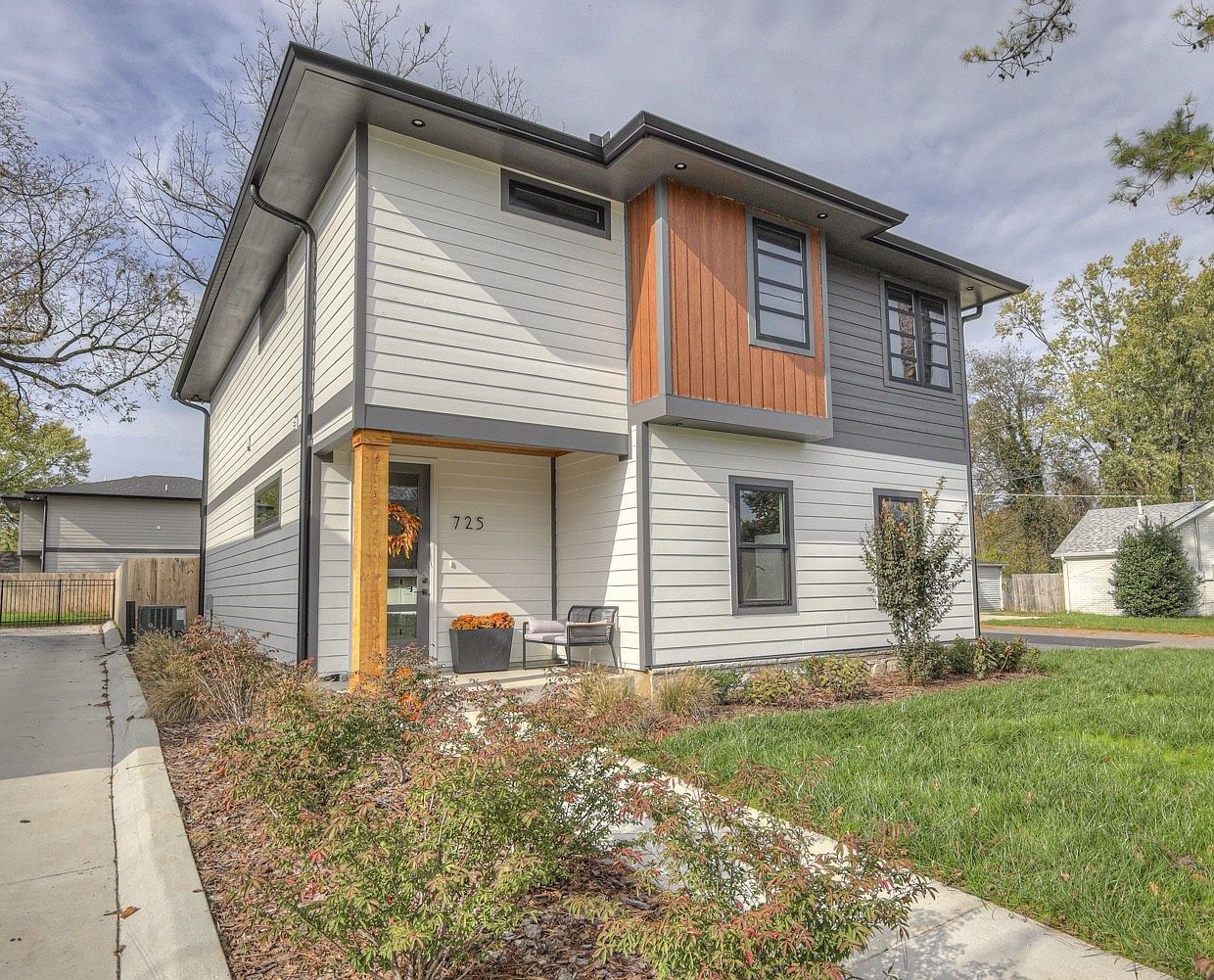 725 Highland Ave Murfreesboro, TN 37130  | Single Family