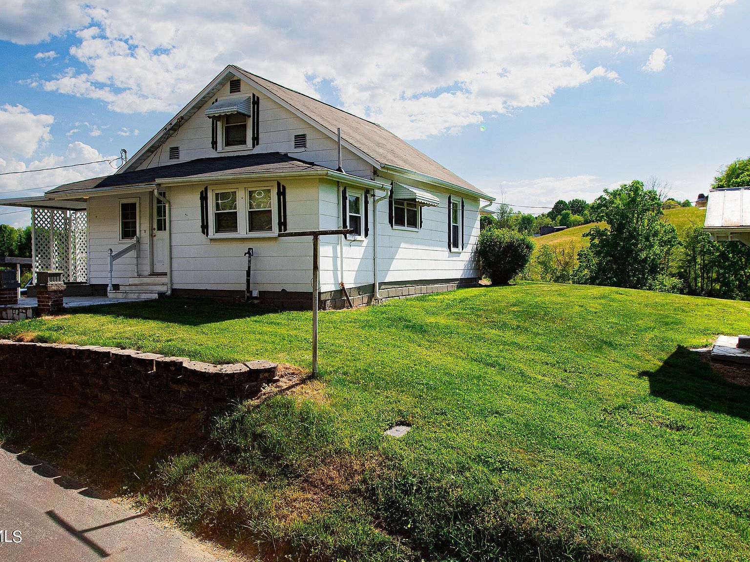 22300 Apache Ln Bristol, VA 24202 | Single Family