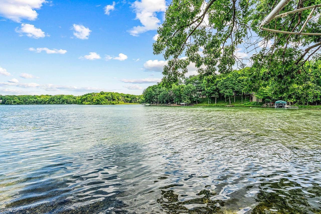 2828 N Interlaken Dr Oconomowoc, WI 53066 | Single Family